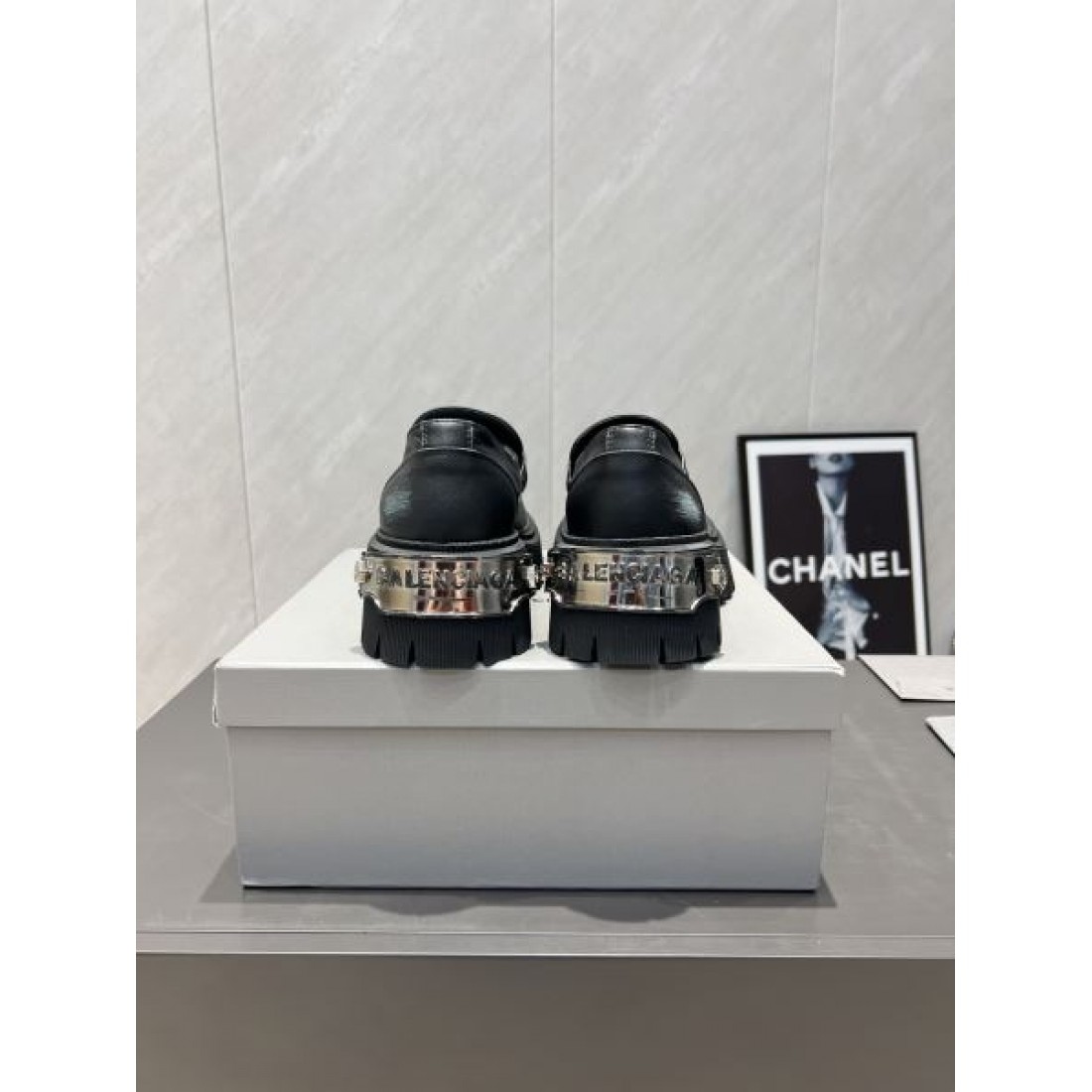  スカルプチャラスな 穿き心地の良い トレンディな BALENCIAGA バレンシアガ コピー カジュアルシューズ 