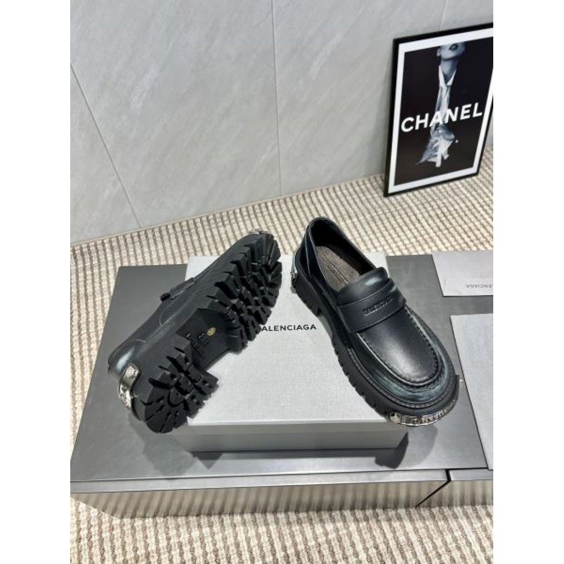  スカルプチャラスな 穿き心地の良い トレンディな BALENCIAGA バレンシアガ コピー カジュアルシューズ 