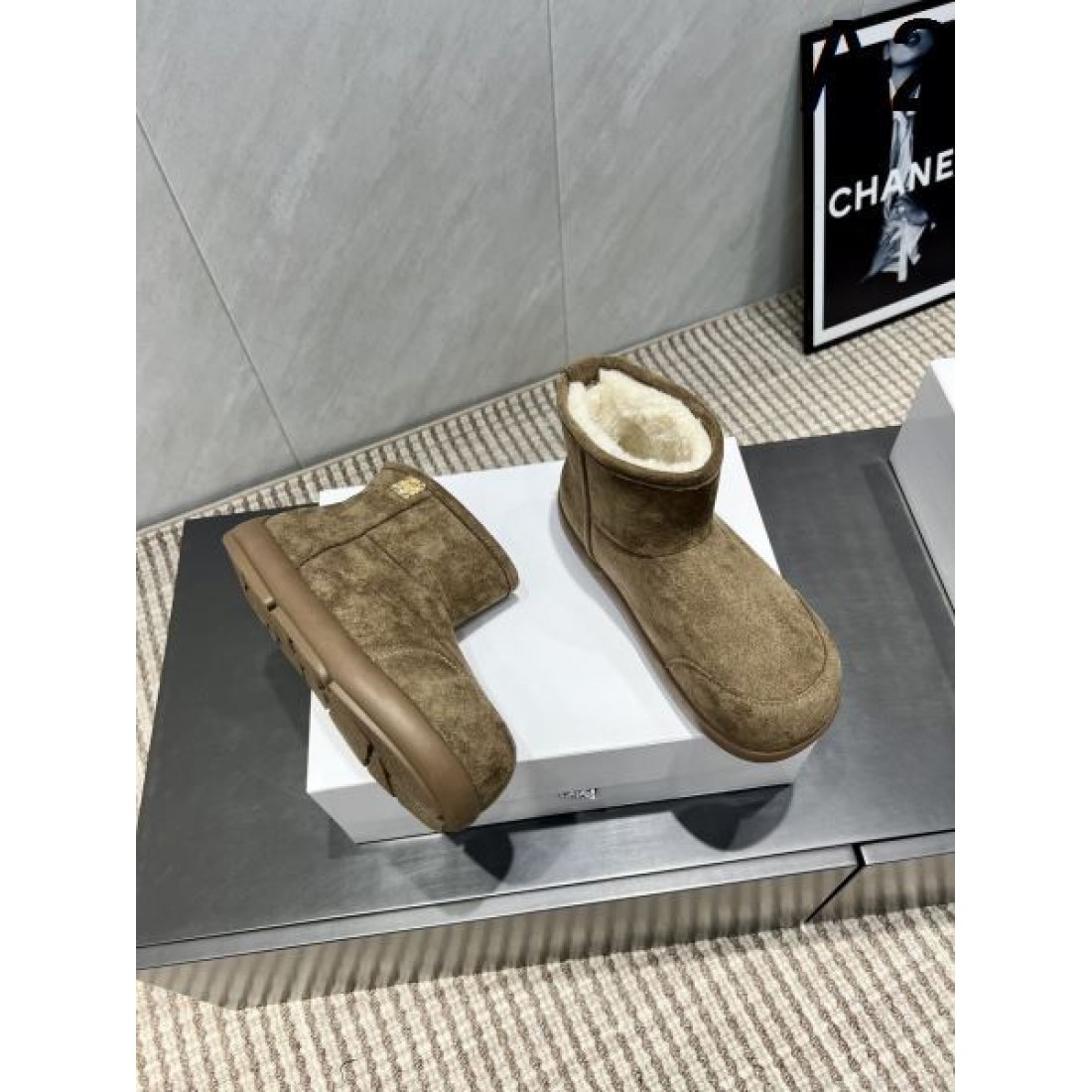 革新的な 知的な 都会的な LOEWE ロエベ コピー カジュアルシューズ しなやかな 味わい深い