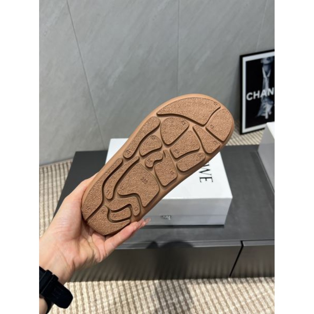 革新的な 知的な 都会的な LOEWE ロエベ コピー カジュアルシューズ しなやかな 味わい深い