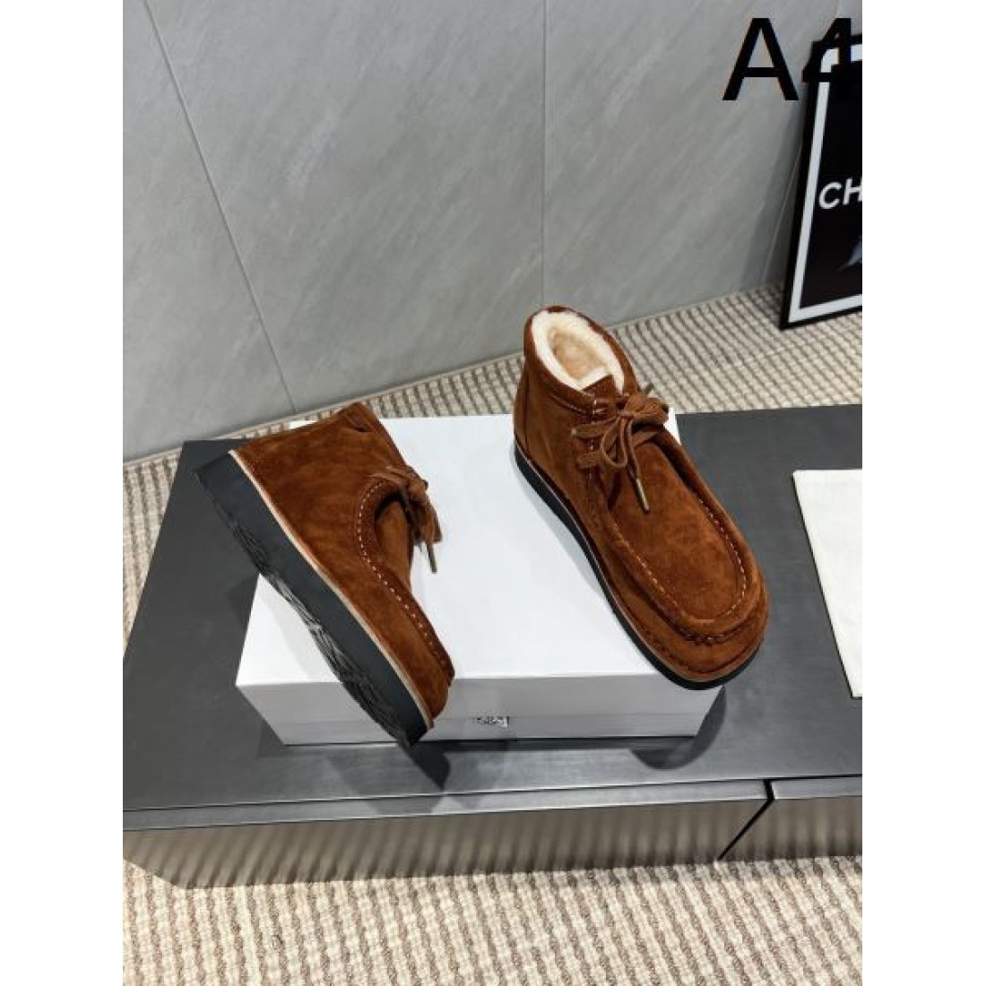 芸術的 柔らか 洗練された LOEWE ロエベ コピー カジュアルシューズ 静かな高級感 すっきり 落ち着いた