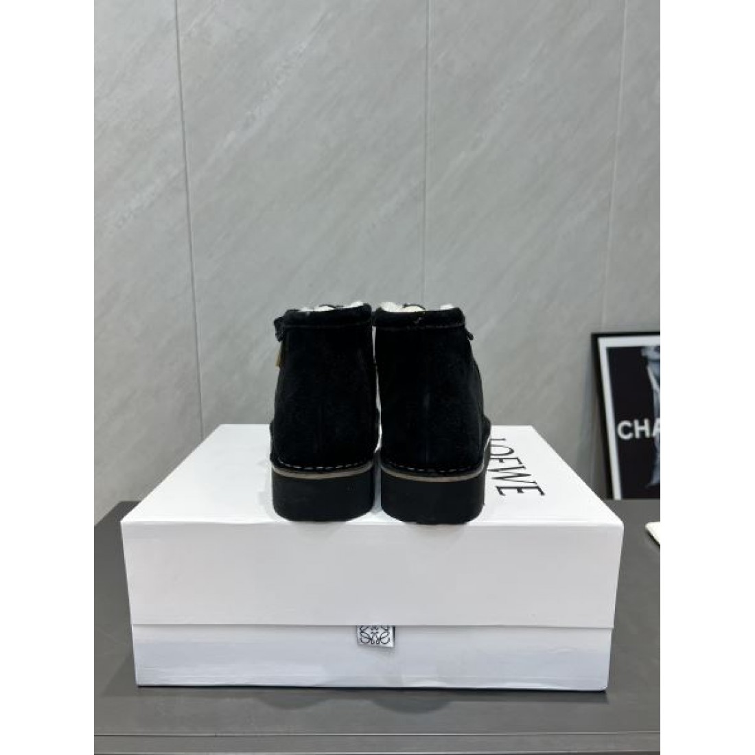 芸術的 柔らか 洗練された LOEWE ロエベ コピー カジュアルシューズ 静かな高級感 すっきり 落ち着いた