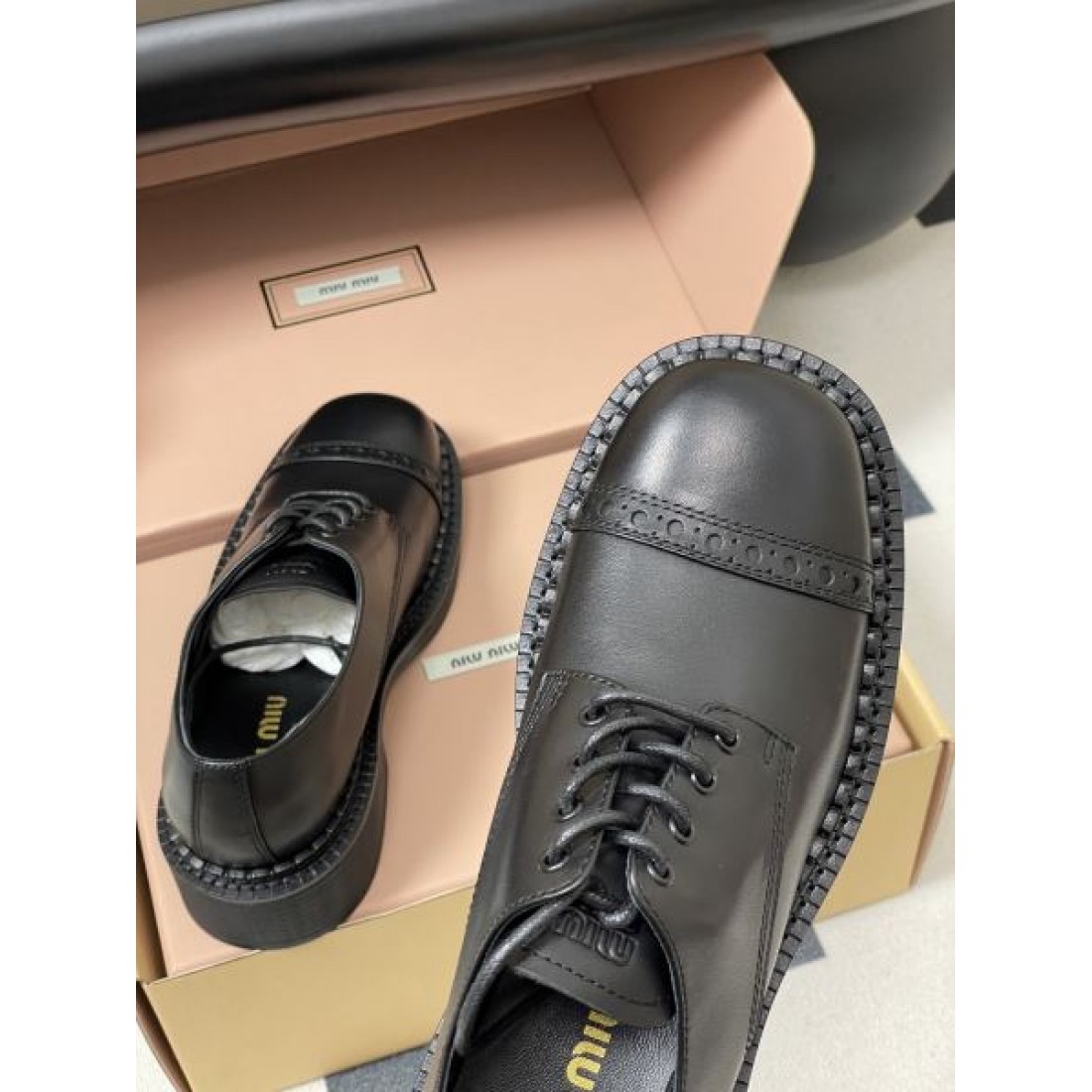  可憐 ガーリー 繊細 MIU MIU ミュウミュウ コピー カジュアルシューズ フェミニン おしゃれ 柔和