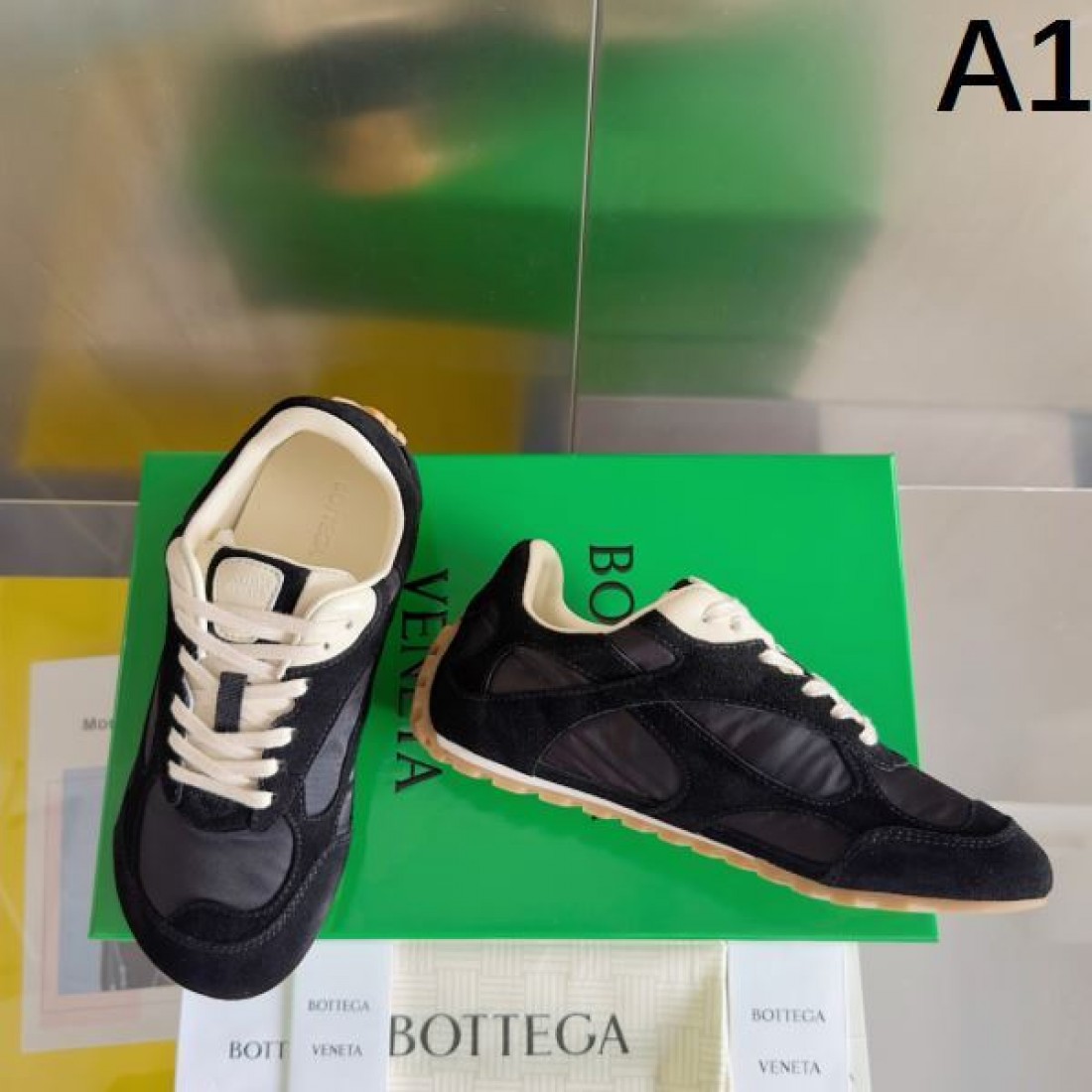 重厚感 モダン 高級感 BOTTEGA VENETA ボッテガヴェネタ コピー スニーカー シック 静かな存在感 