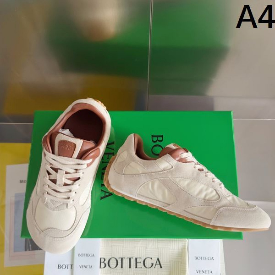 重厚感 モダン 高級感 BOTTEGA VENETA ボッテガヴェネタ コピー スニーカー シック 静かな存在感 
