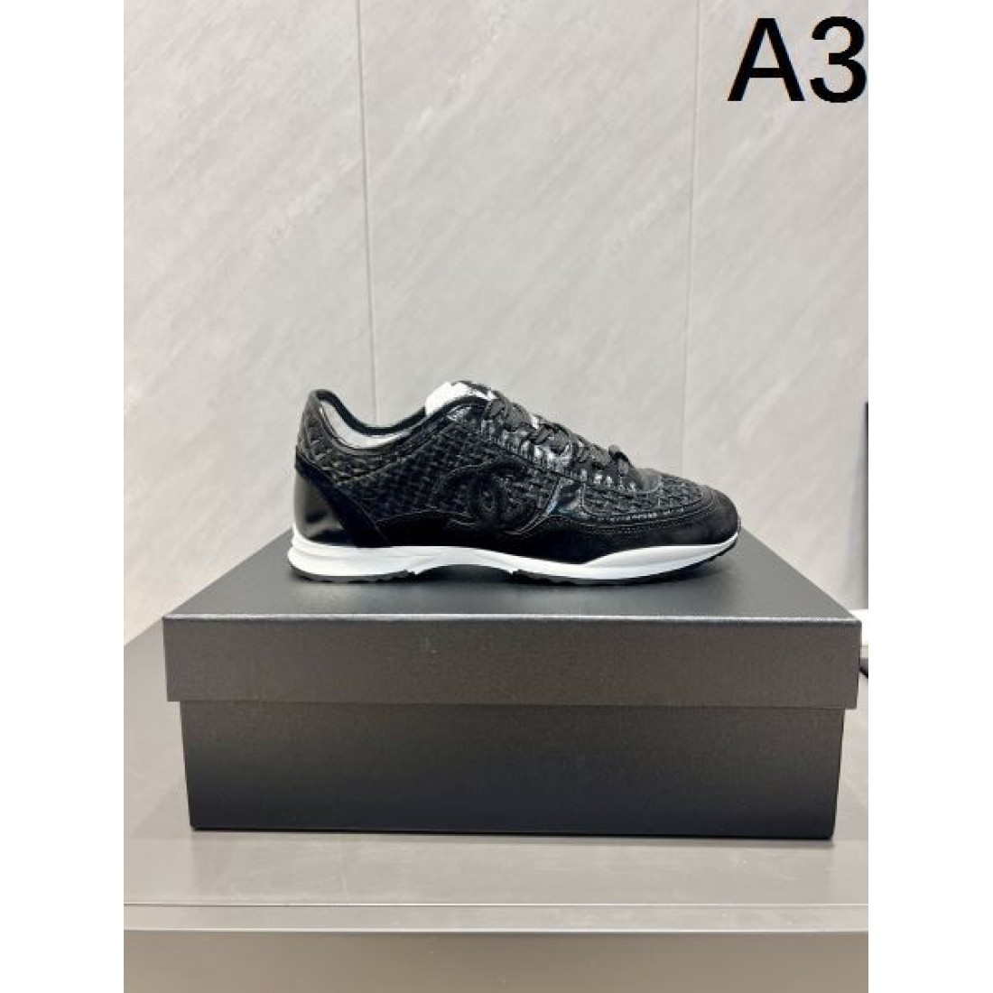 エレガント 上質 軽やか CHANEL シャネル コピー スニーカー 華やか しなやか モダン