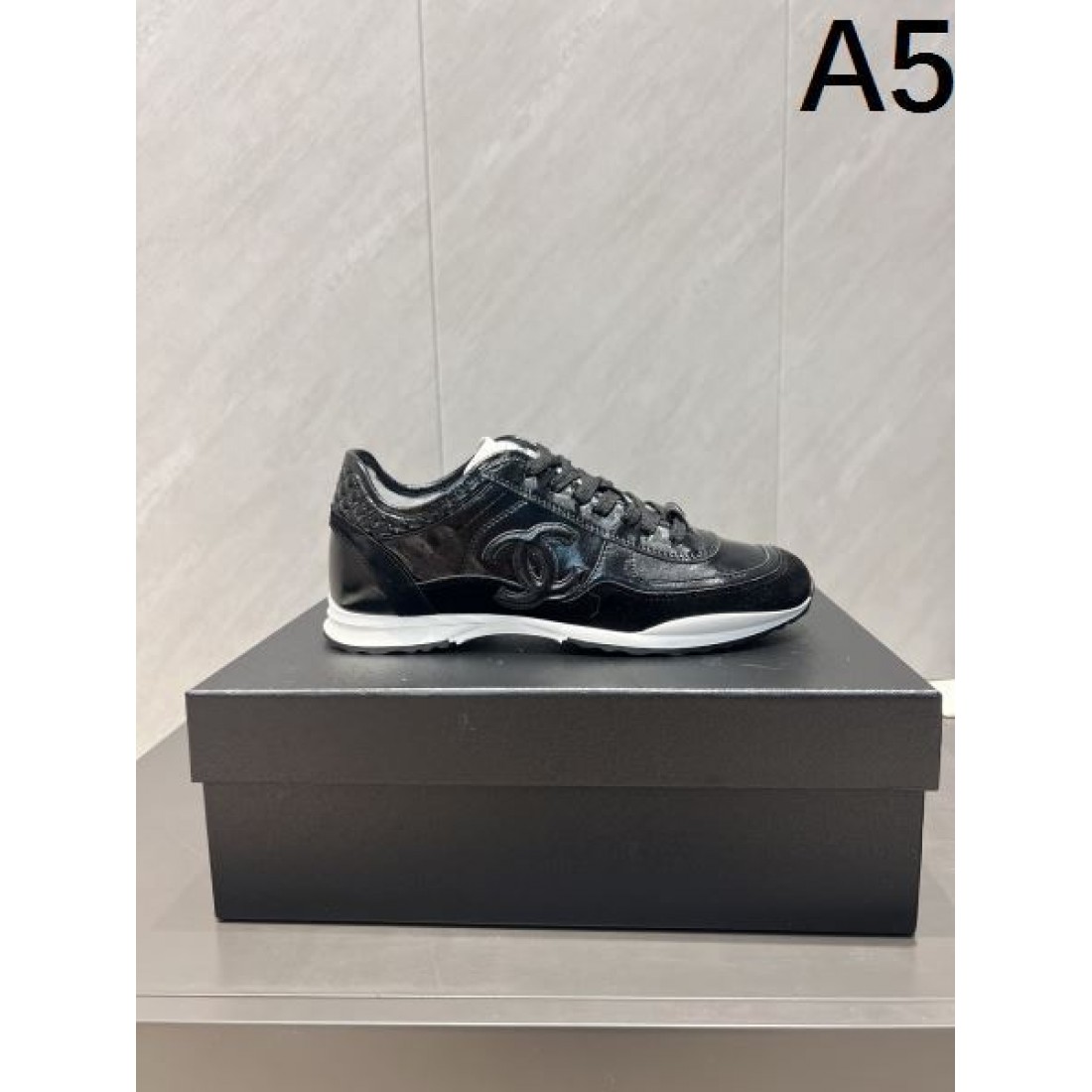 エレガント 上質 軽やか CHANEL シャネル コピー スニーカー 華やか しなやか モダン