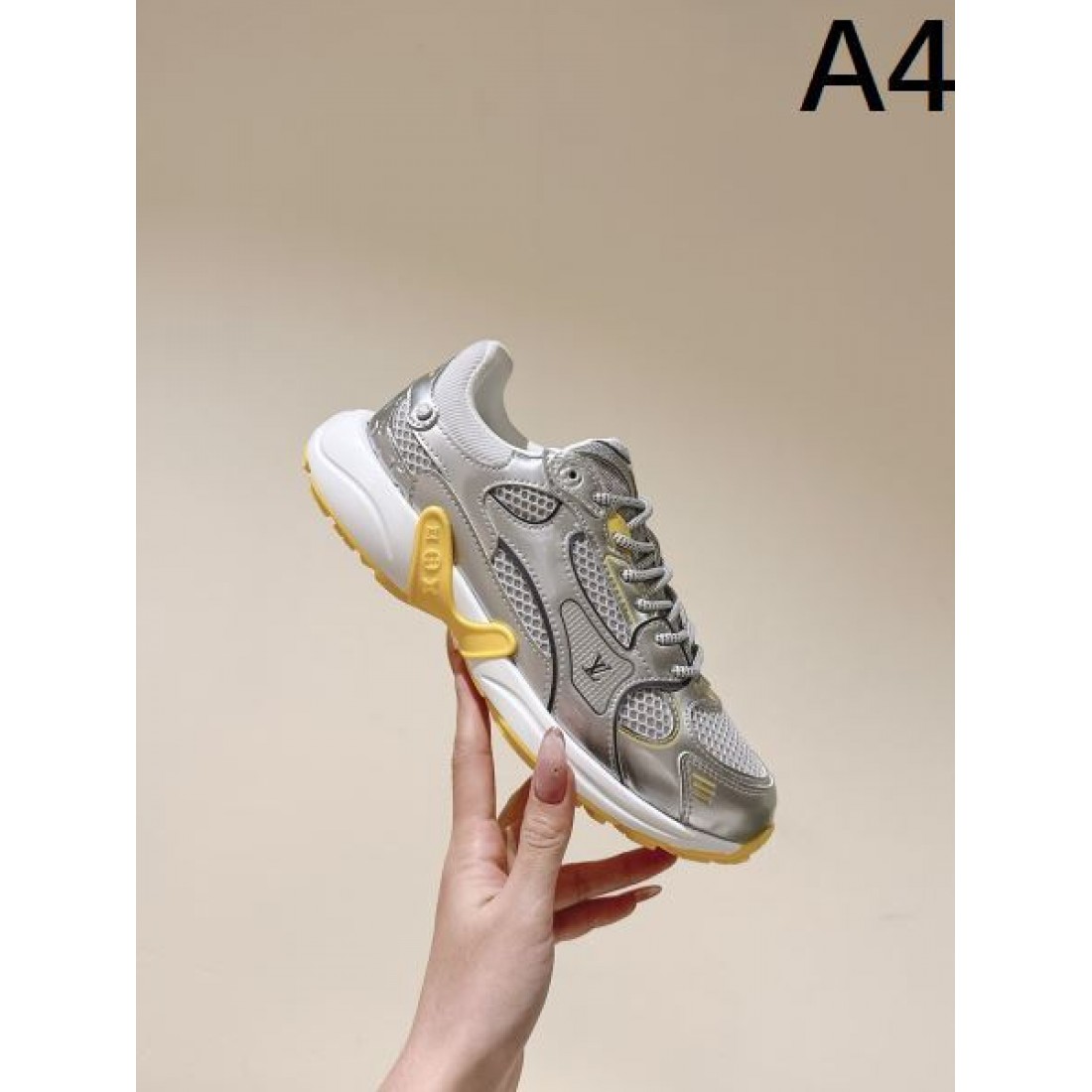 高級感 端正 モードな LOUIS VUITTON ルイヴィトン コピー スニーカー スタイリッシュ 快適 