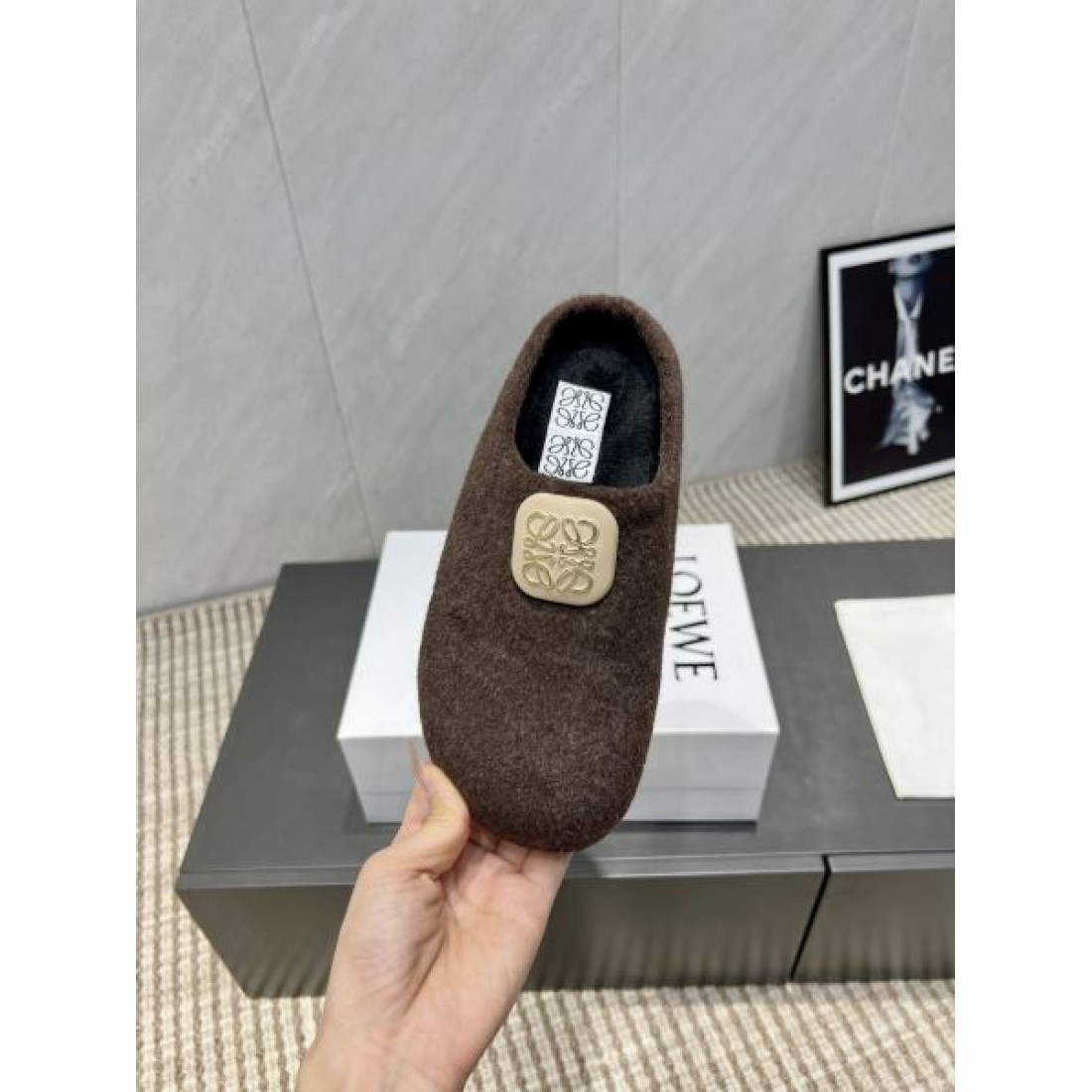 ラグジュアリー 洗練 上質 ロエベ LOEWE コピー ファースリッパ 軽やか モダン 旬顔