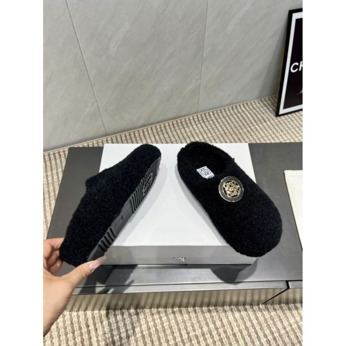 大人可愛い 柔らか 華やか ロエベ LOEWE コピー ファースリッパ 気品ある 繊細 ナチュラル