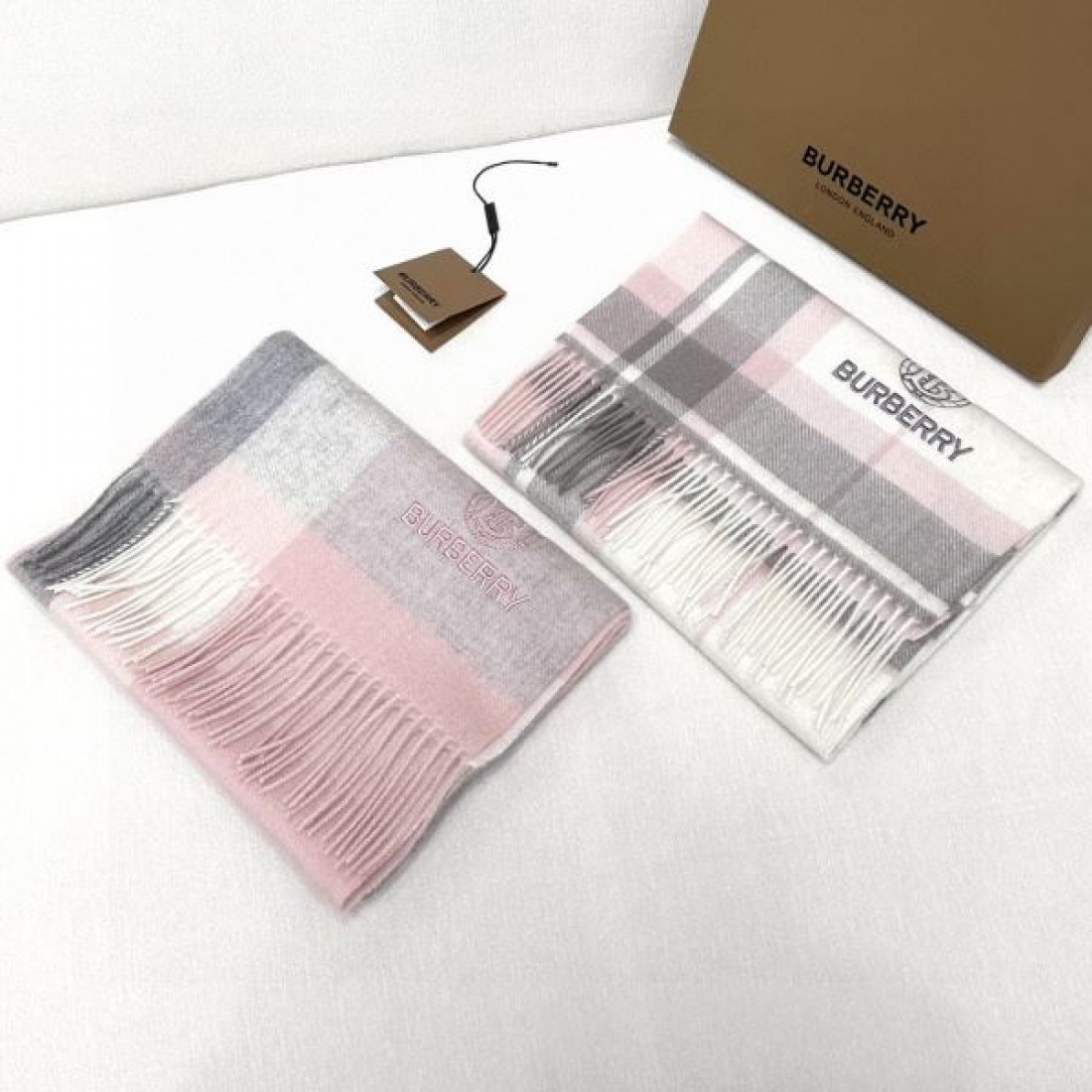 チェック柄マフラー ピンクグレー系 フリンジ付き BURBERRY バーバリー コピー マフラー ウール調ストール 2026新作 旬顔アクセント