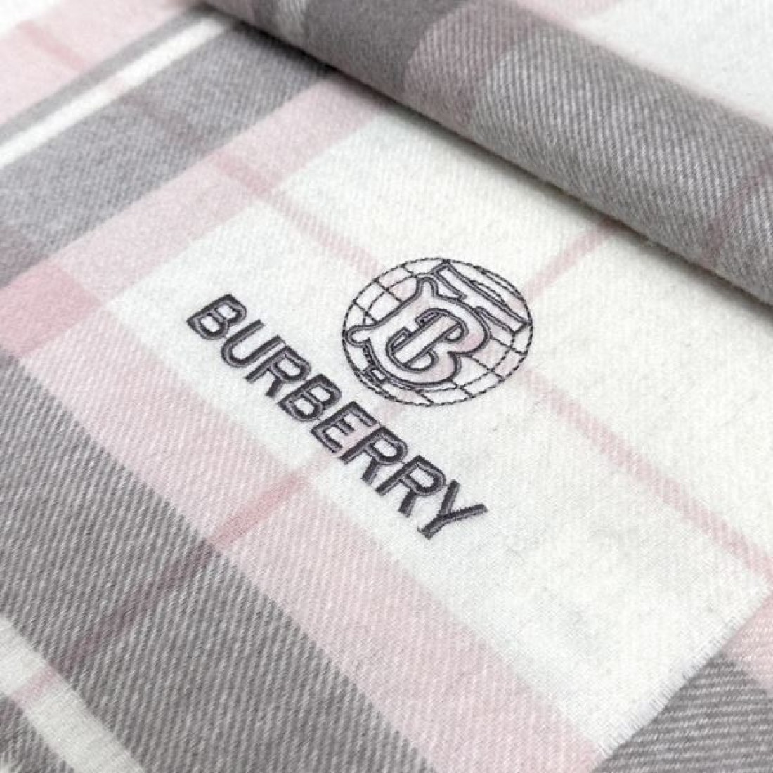 チェック柄マフラー ピンクグレー系 フリンジ付き BURBERRY バーバリー コピー マフラー ウール調ストール 2026新作 旬顔アクセント