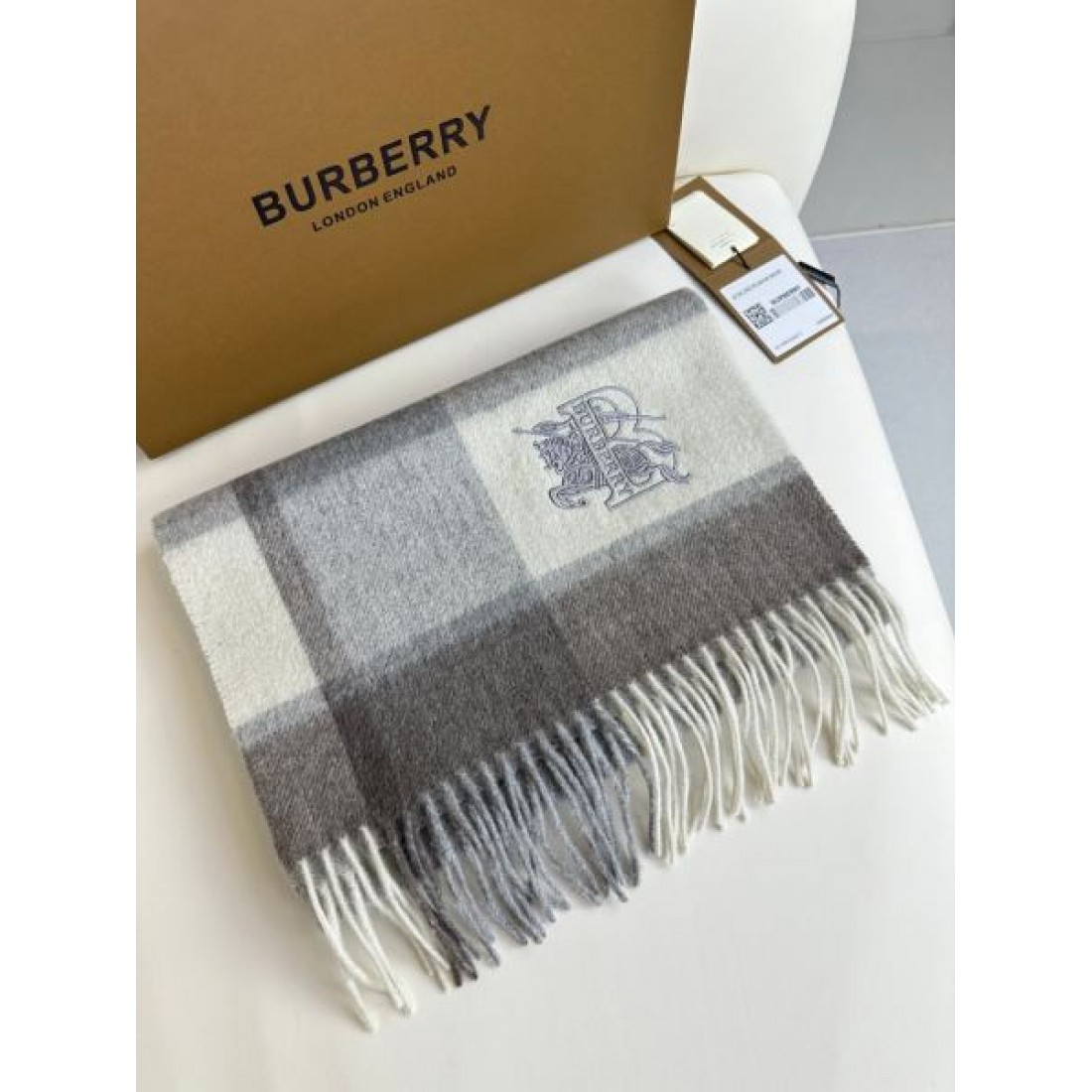 ストール ブロックチェック ロゴポイント 大判タイプ 肩掛け対応 BURBERRY バーバリー コピー マフラー きれいめ防寒