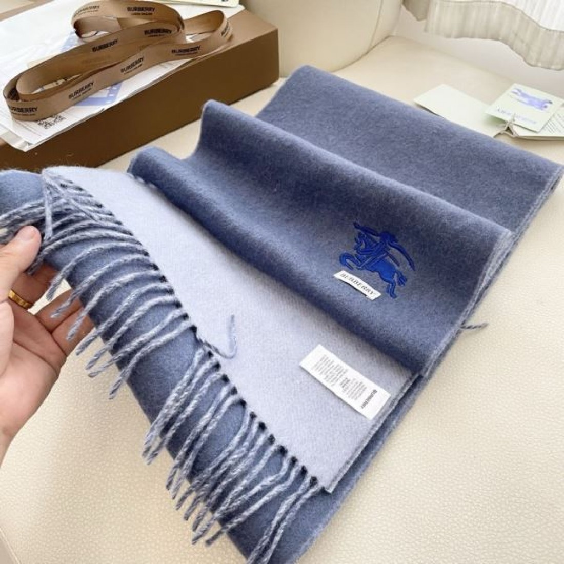 ストール ロゴポイント 大判タイプ 肩掛け対応 落ち着き配色 BURBERRY バーバリー コピー マフラー 大人カジュアル