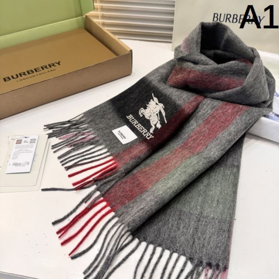 ストール ブロックチェック ロゴポイント 大判タイプ 首元ボリューム BURBERRY バーバリー コピー マフラー ギフト映え
