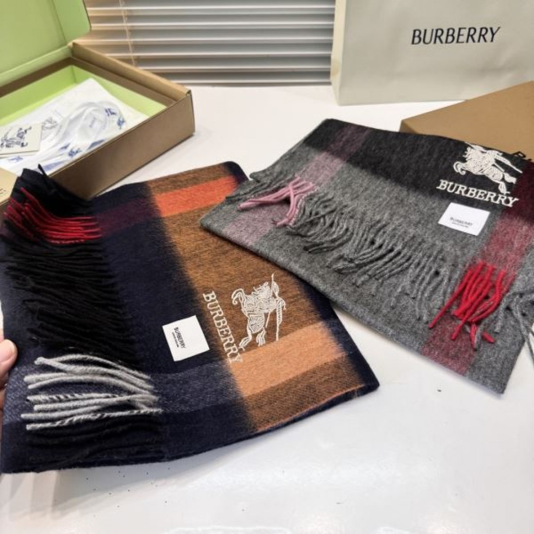 ストール ブロックチェック ロゴポイント 大判タイプ 首元ボリューム BURBERRY バーバリー コピー マフラー ギフト映え