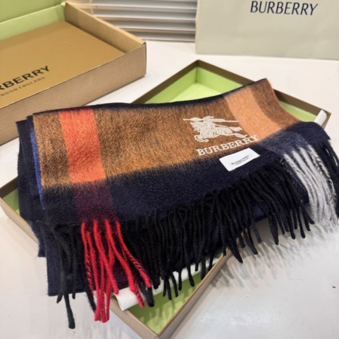 ストール ブロックチェック ロゴポイント 大判タイプ 首元ボリューム BURBERRY バーバリー コピー マフラー ギフト映え