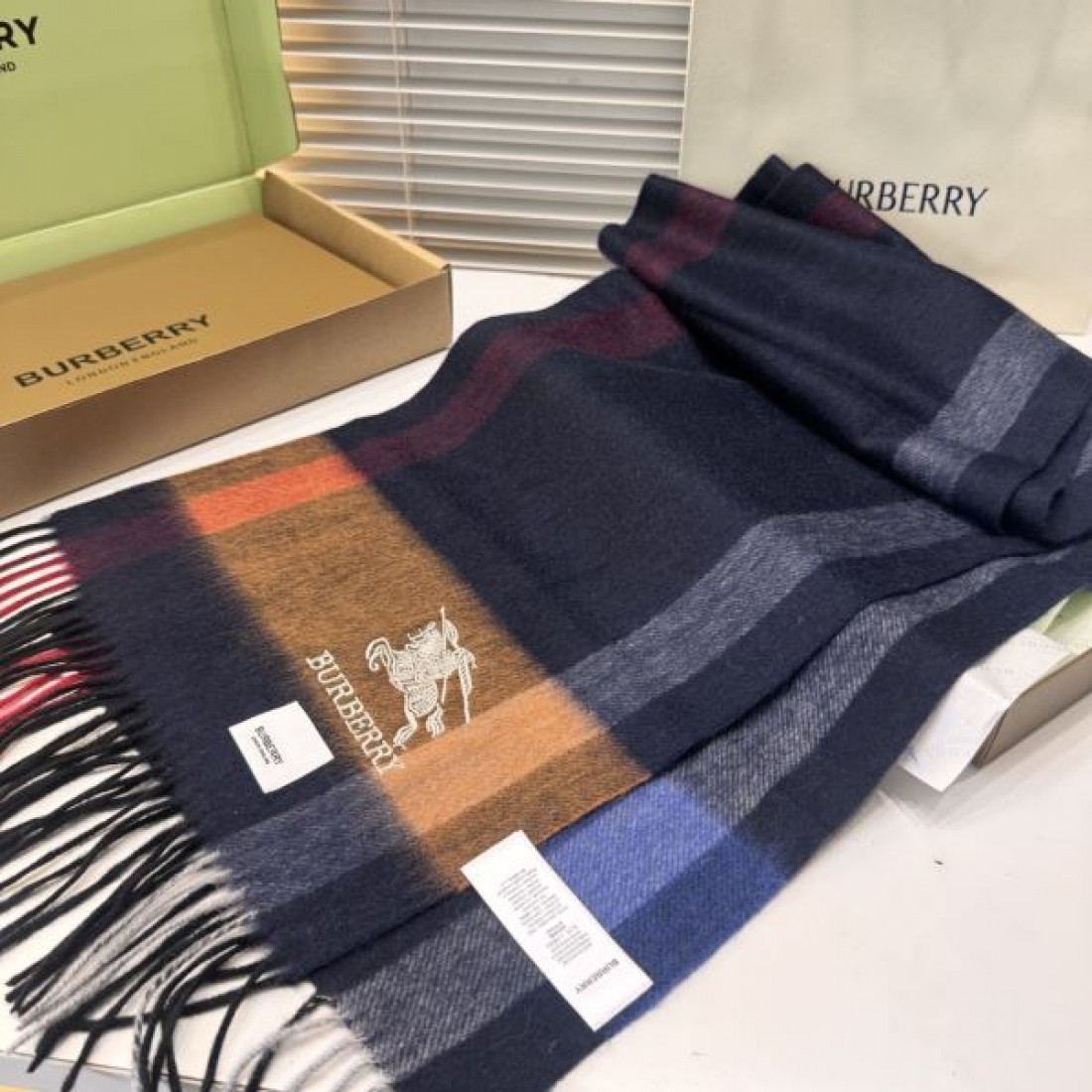 ストール ブロックチェック ロゴポイント 大判タイプ 首元ボリューム BURBERRY バーバリー コピー マフラー ギフト映え