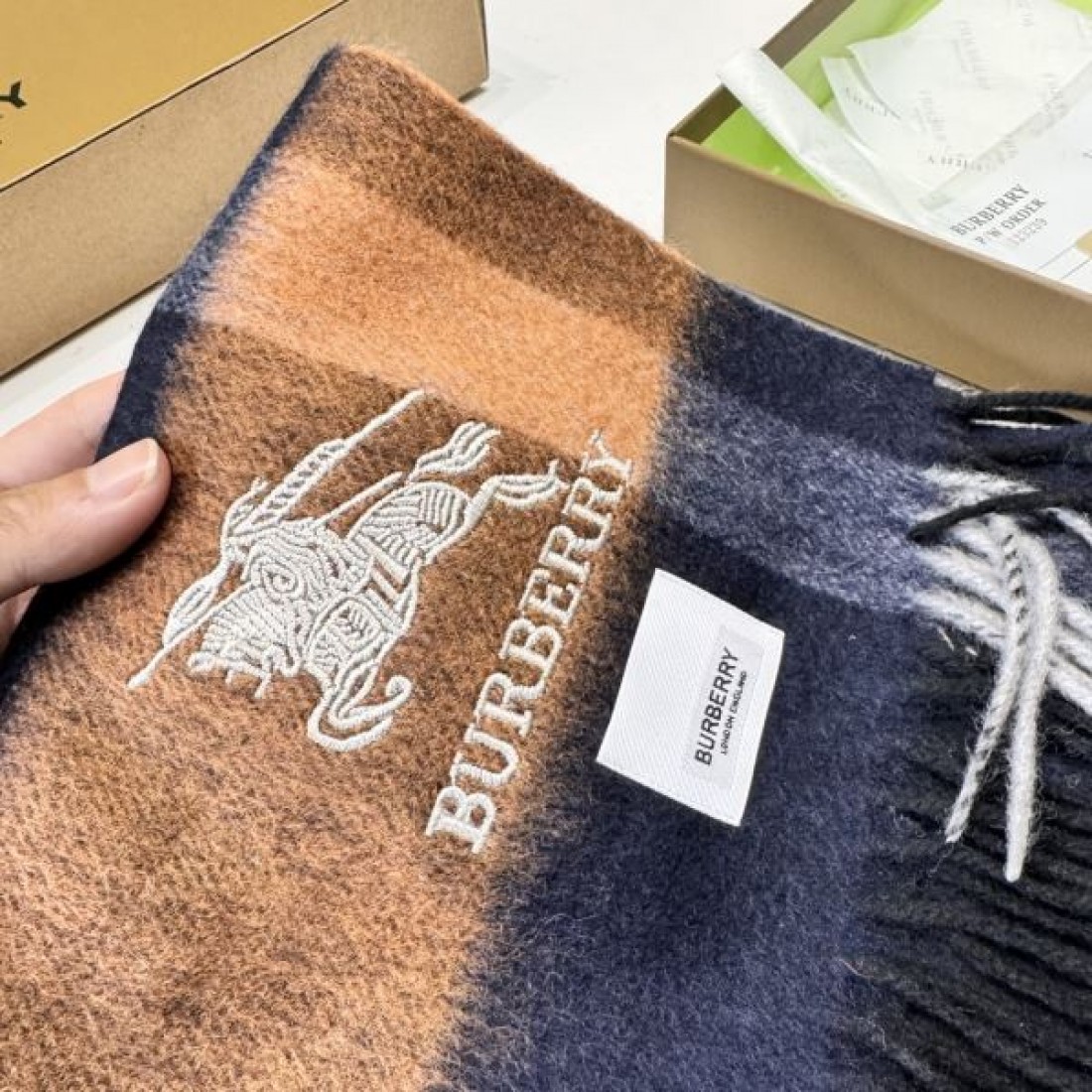 ストール ブロックチェック ロゴポイント 大判タイプ 首元ボリューム BURBERRY バーバリー コピー マフラー ギフト映え