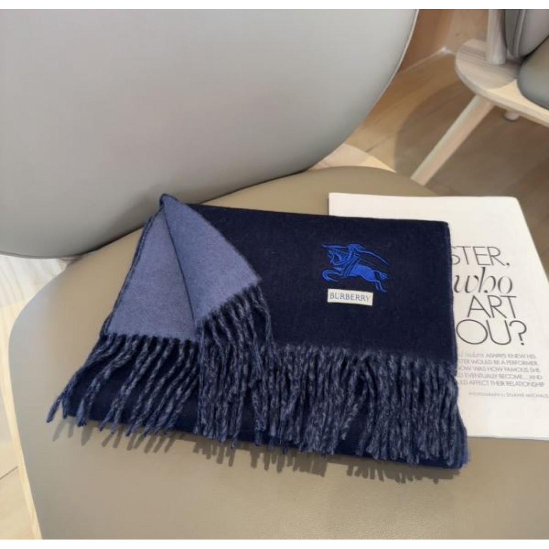 ホースロゴ刺繍 フリンジ付き 落ち着き配色 メンズにもおすすめ BURBERRY バーバリー コピー マフラー 通勤にも休日にも