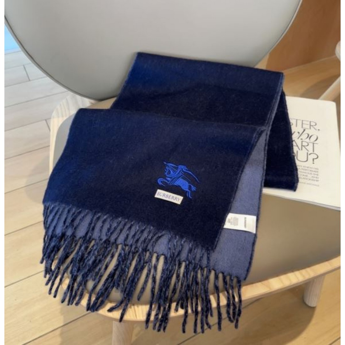 ホースロゴ刺繍 フリンジ付き 落ち着き配色 メンズにもおすすめ BURBERRY バーバリー コピー マフラー 通勤にも休日にも