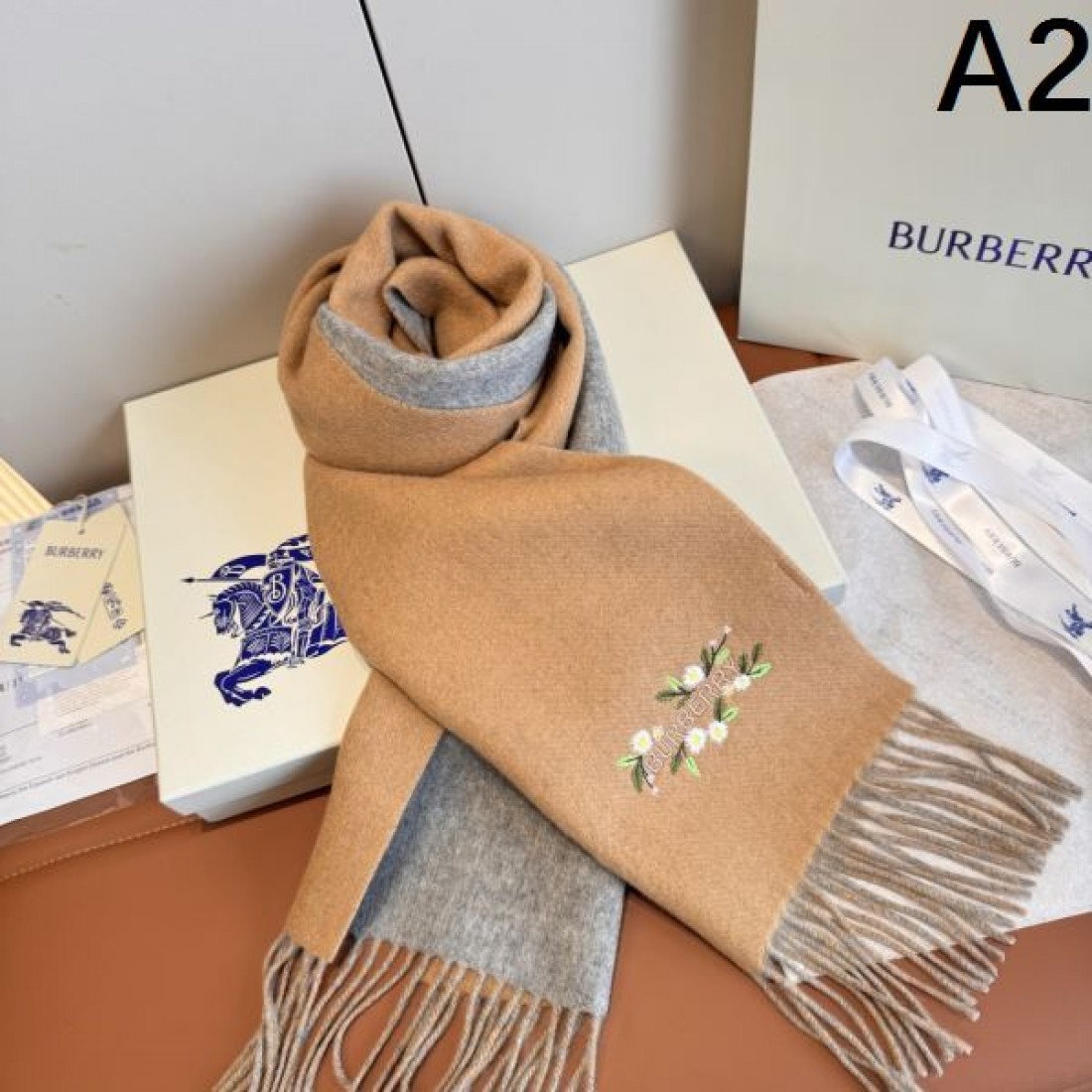 BURBERRY バーバリー コピー マフラー フラワー刺繍 ロゴポイント フリンジ付き やわらか配色 上品見え ギフト映え
