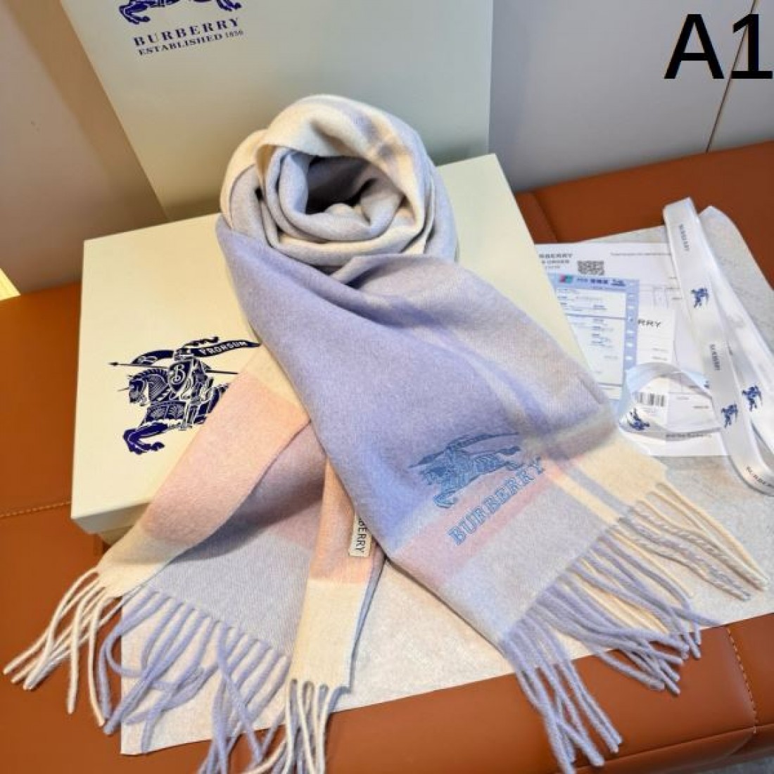 ストール 淡色チェック ロゴポイント 大判タイプ 肩掛け対応 BURBERRY バーバリー コピー マフラー 上品カジュアル