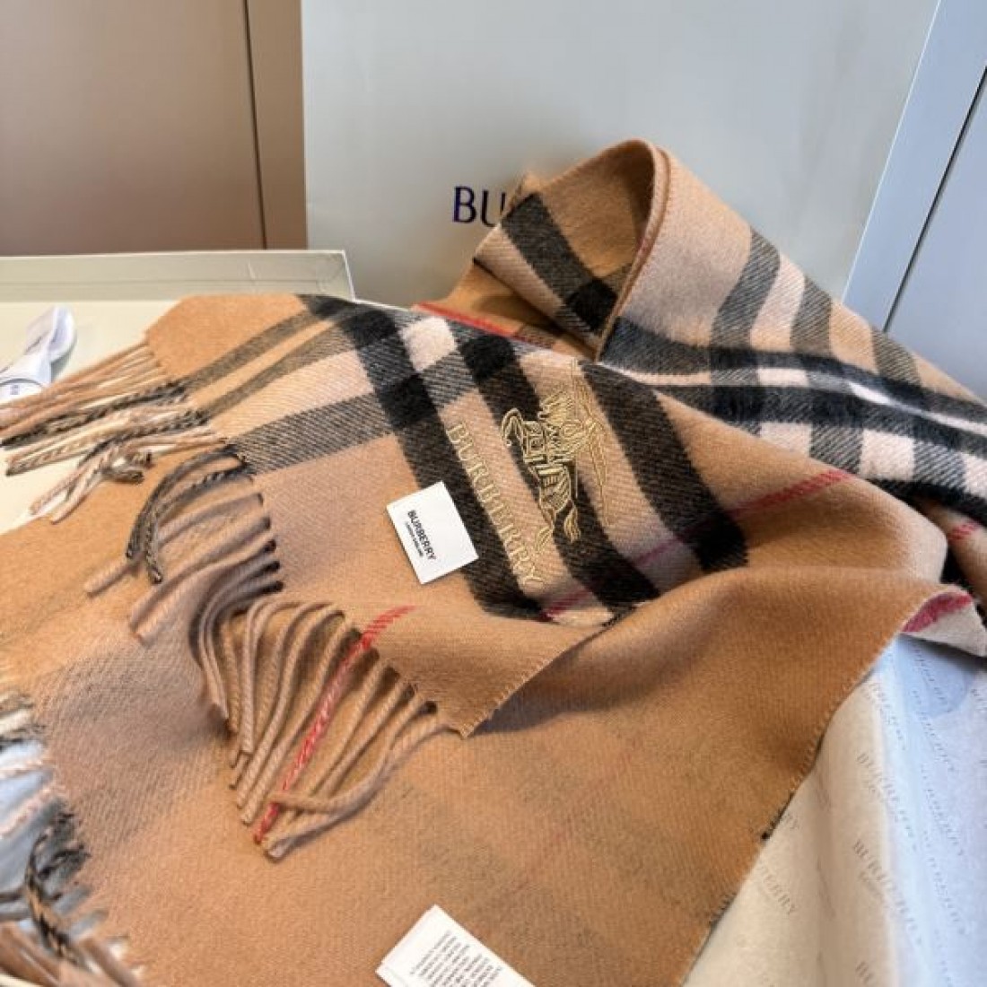 ストール チェック柄 差し色デザイン 大判タイプ 2026新作 BURBERRY バーバリー コピー マフラー 首元主役