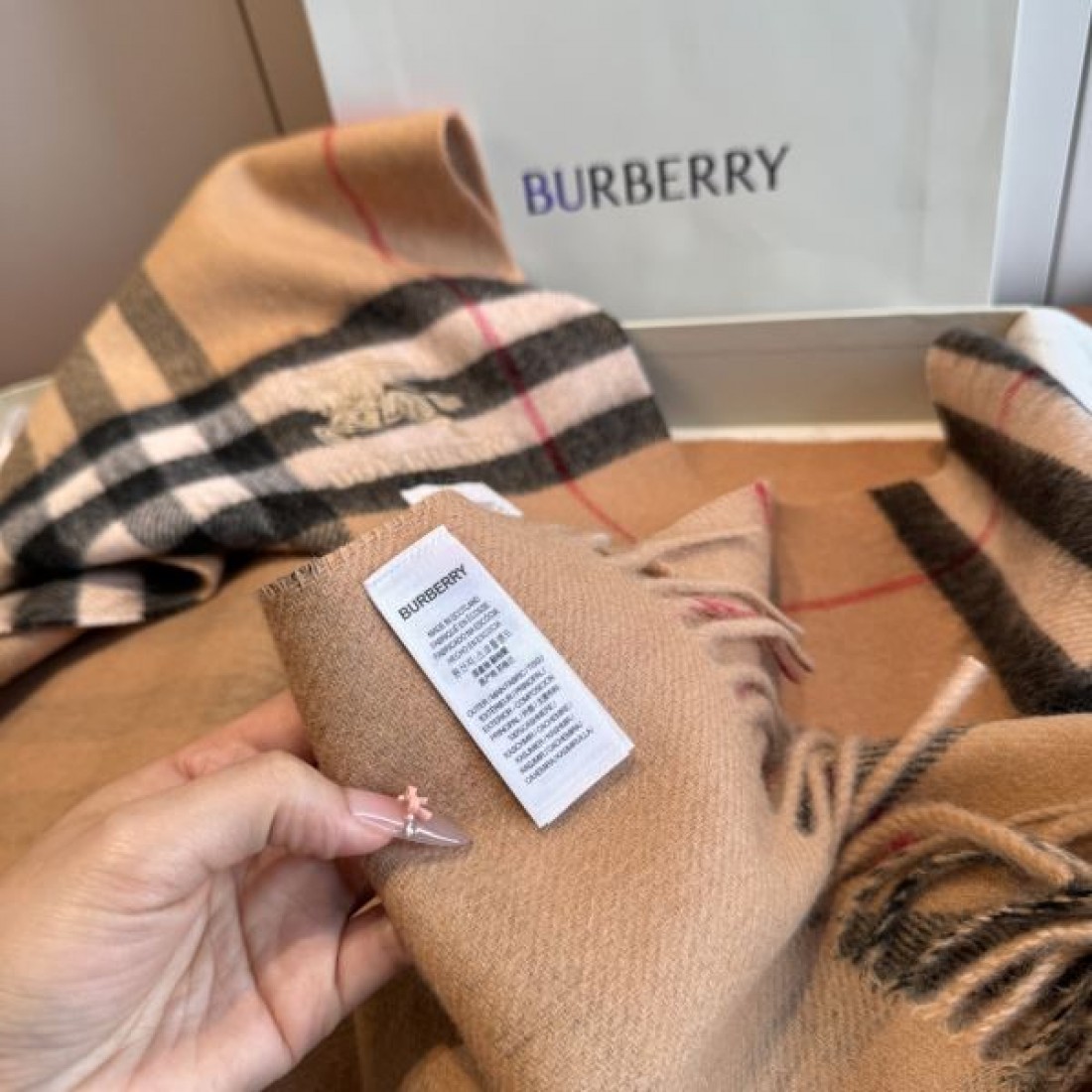 ストール チェック柄 差し色デザイン 大判タイプ 2026新作 BURBERRY バーバリー コピー マフラー 首元主役