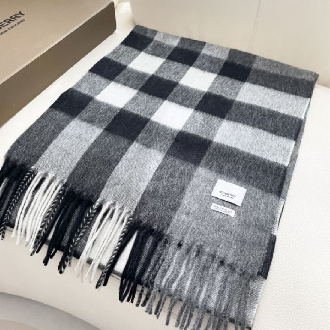 ストール マフラー ブロックチェック 肩掛け対応 BURBERRY バーバリー コピー やわらか見え 大人カジュアル 人気商品