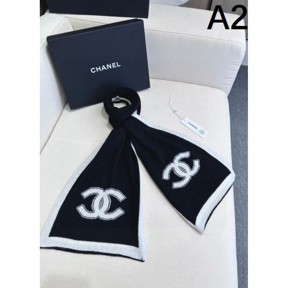 ビッグCCロゴ CHANEL シャネル コピー マフラー キャメル×ホワイト配色 ニット素材 ロングシルエット 季節感ある仕上がり
