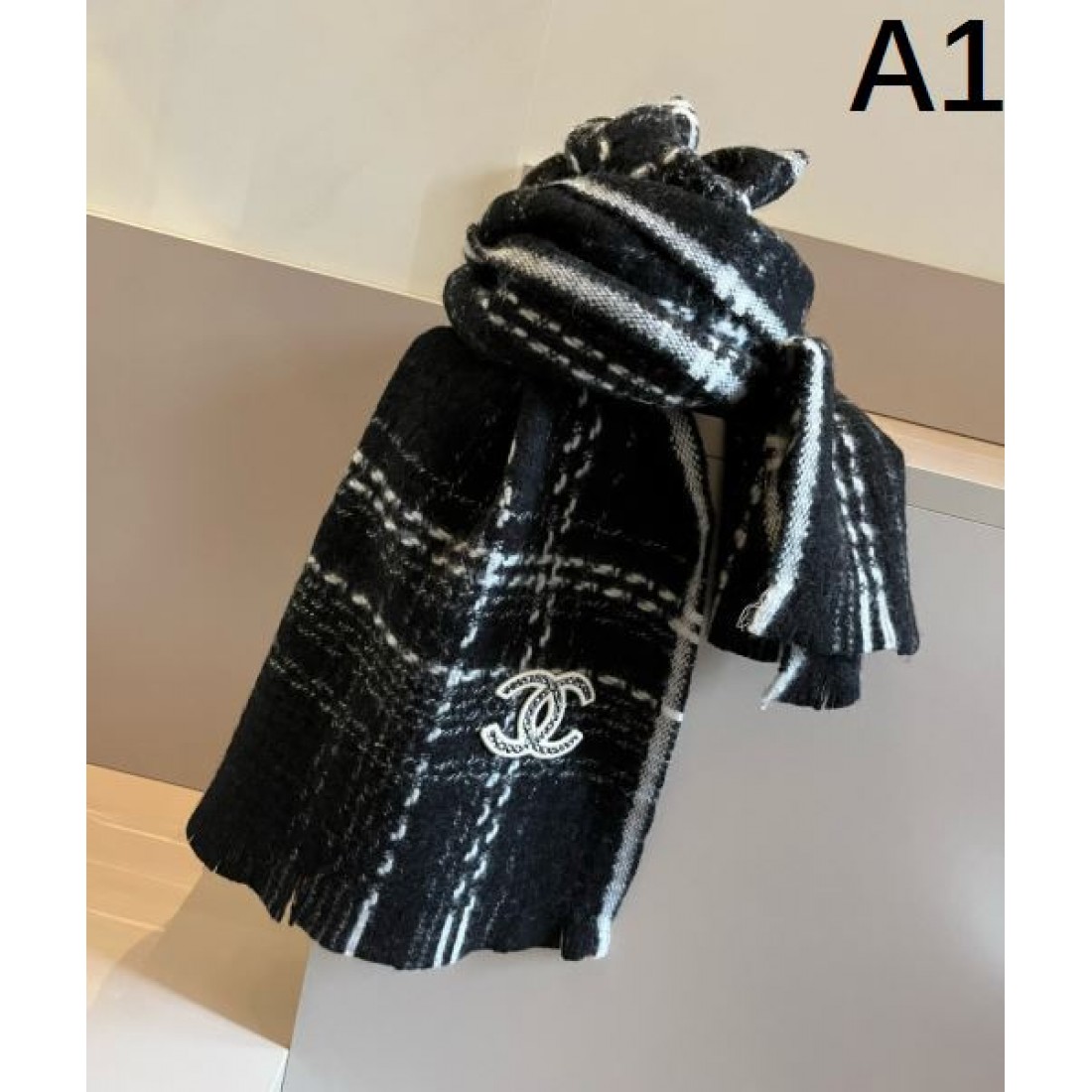 ネイビートーン CHANEL シャネル コピー マフラー ネイビー×ホワイトライン 大判デザイン CCロゴアクセント 秋冬コーデ対応