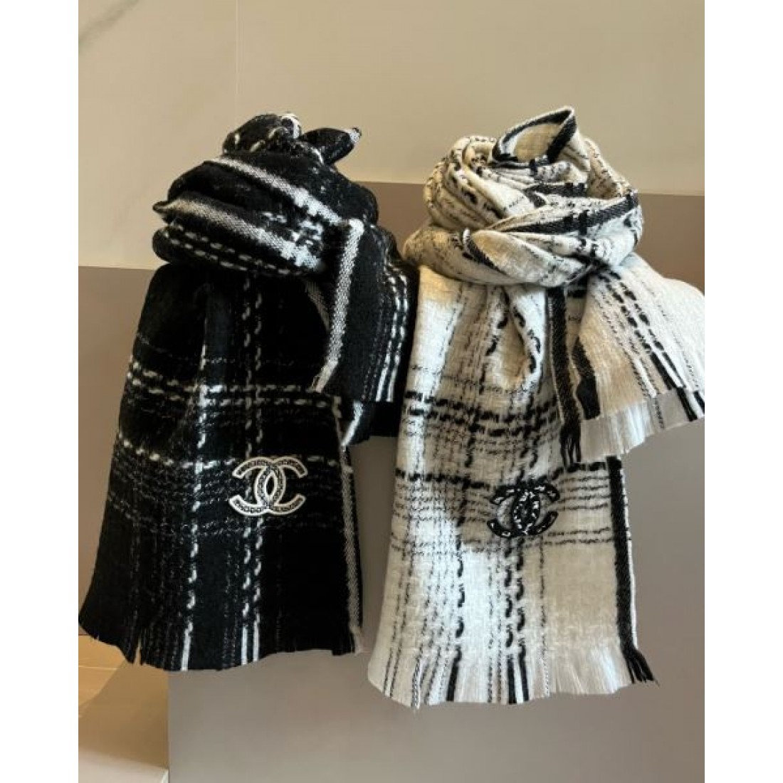 ネイビートーン CHANEL シャネル コピー マフラー ネイビー×ホワイトライン 大判デザイン CCロゴアクセント 秋冬コーデ対応