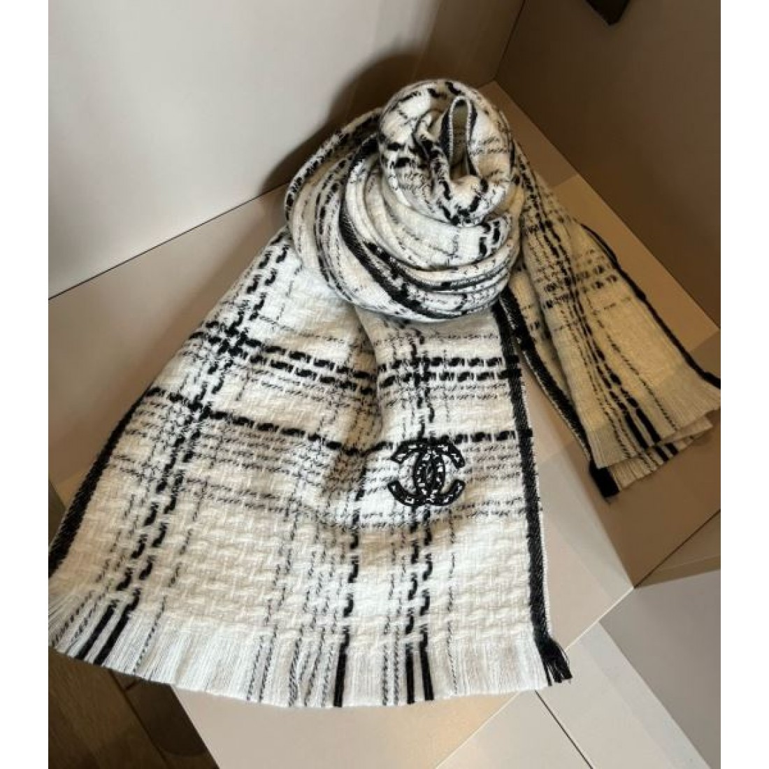 ネイビートーン CHANEL シャネル コピー マフラー ネイビー×ホワイトライン 大判デザイン CCロゴアクセント 秋冬コーデ対応