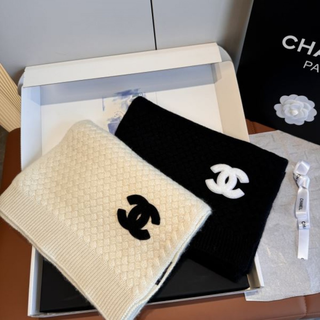 ニット仕上げ CHANEL シャネル コピー マフラー キャメルカラー ビッグCCロゴ 保温性ある素材感 カジュアルスタイル向け