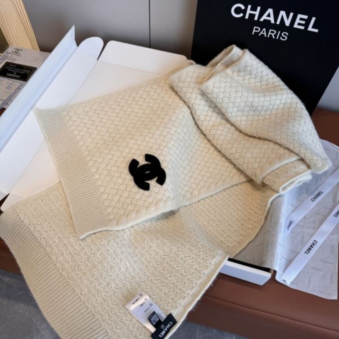 ニット仕上げ CHANEL シャネル コピー マフラー キャメルカラー ビッグCCロゴ 保温性ある素材感 カジュアルスタイル向け