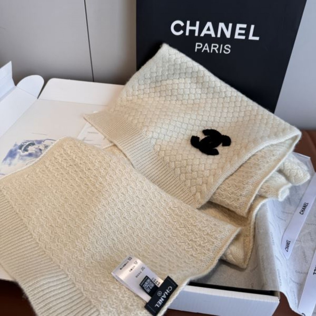 ニット仕上げ CHANEL シャネル コピー マフラー キャメルカラー ビッグCCロゴ 保温性ある素材感 カジュアルスタイル向け