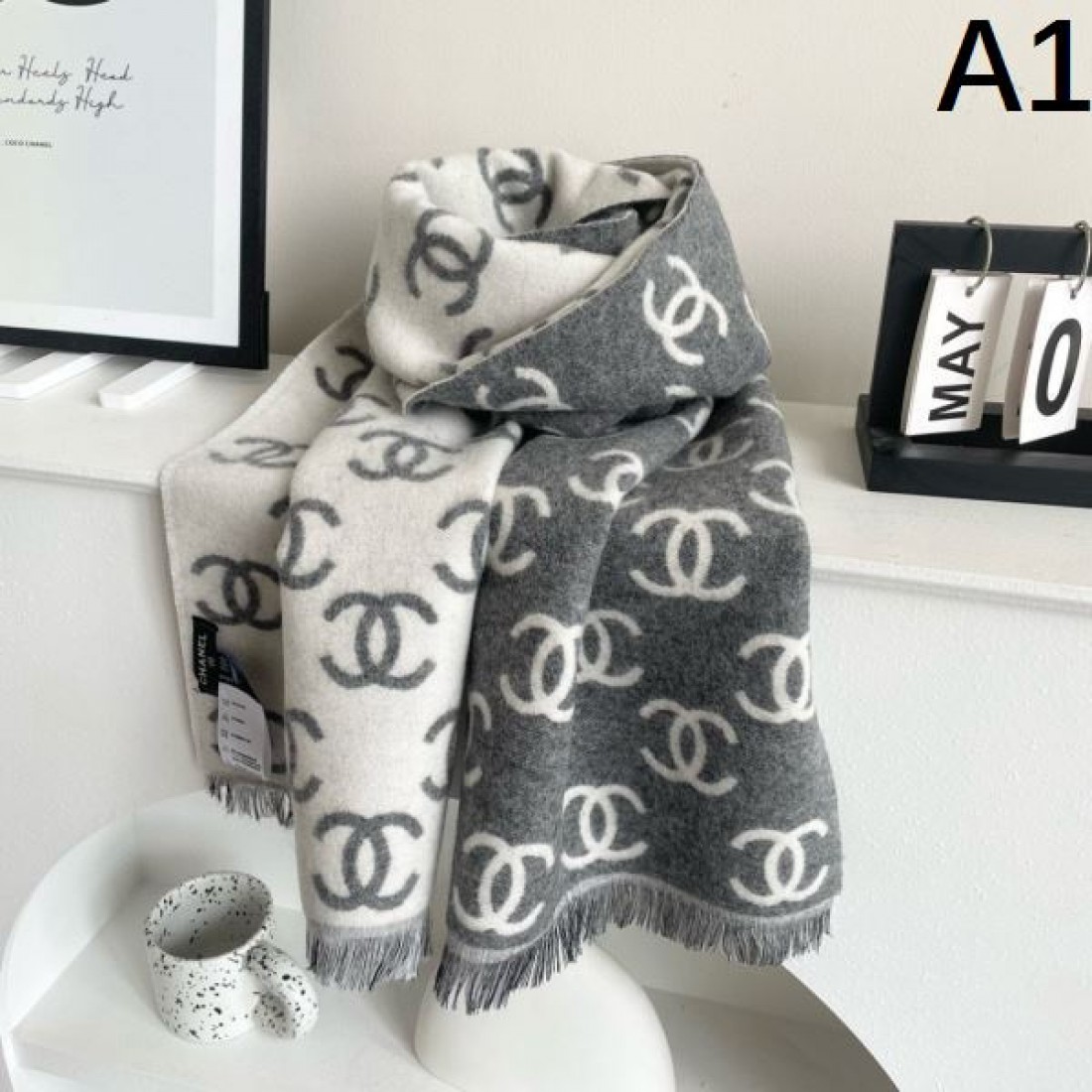 総柄CCロゴ CHANEL シャネル コピー マフラー ブラック×ホワイト配色 ジャカード織り フリンジ付き 存在感あるロング仕様