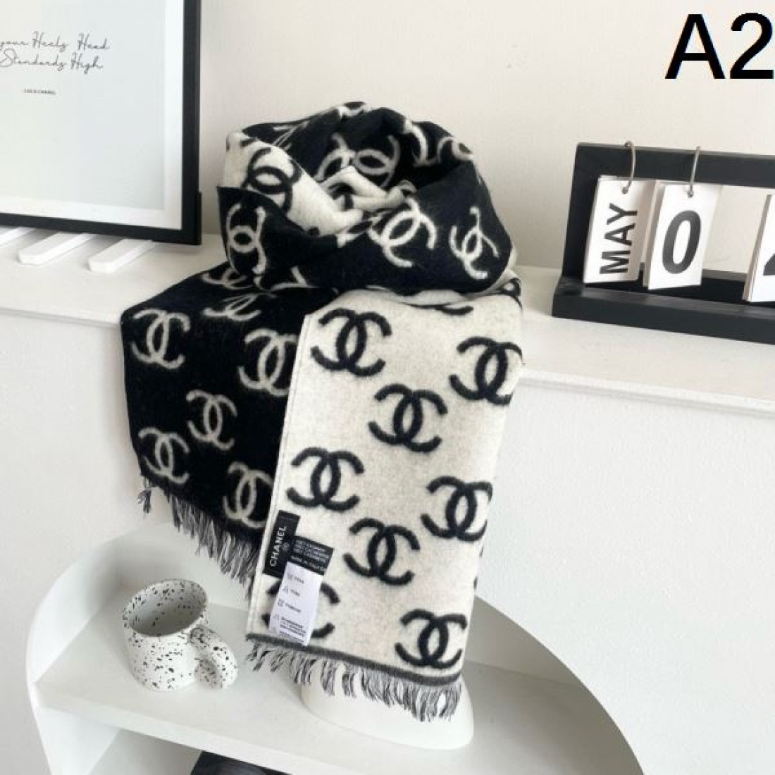 総柄CCロゴ CHANEL シャネル コピー マフラー ブラック×ホワイト配色 ジャカード織り フリンジ付き 存在感あるロング仕様