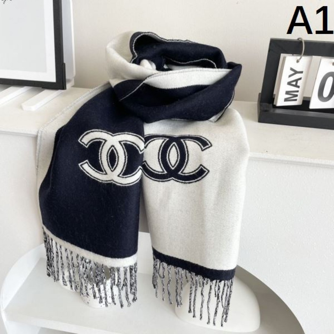 モノクロデザイン CHANEL シャネル コピー ストール グレー×ブラックカラー CCパターン 大判サイズ 秋冬スタイル向け