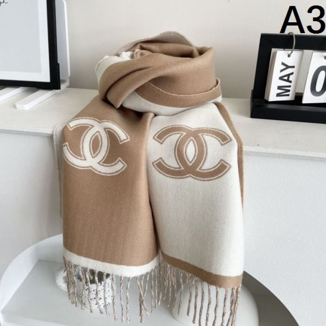 モノクロデザイン CHANEL シャネル コピー ストール グレー×ブラックカラー CCパターン 大判サイズ 秋冬スタイル向け
