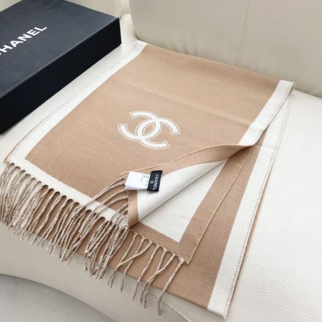 モノクロデザイン CHANEL シャネル コピー ストール グレー×ブラックカラー CCパターン 大判サイズ 秋冬スタイル向け