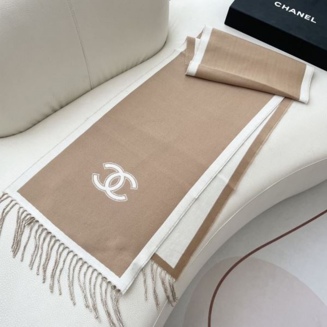モノクロデザイン CHANEL シャネル コピー ストール グレー×ブラックカラー CCパターン 大判サイズ 秋冬スタイル向け