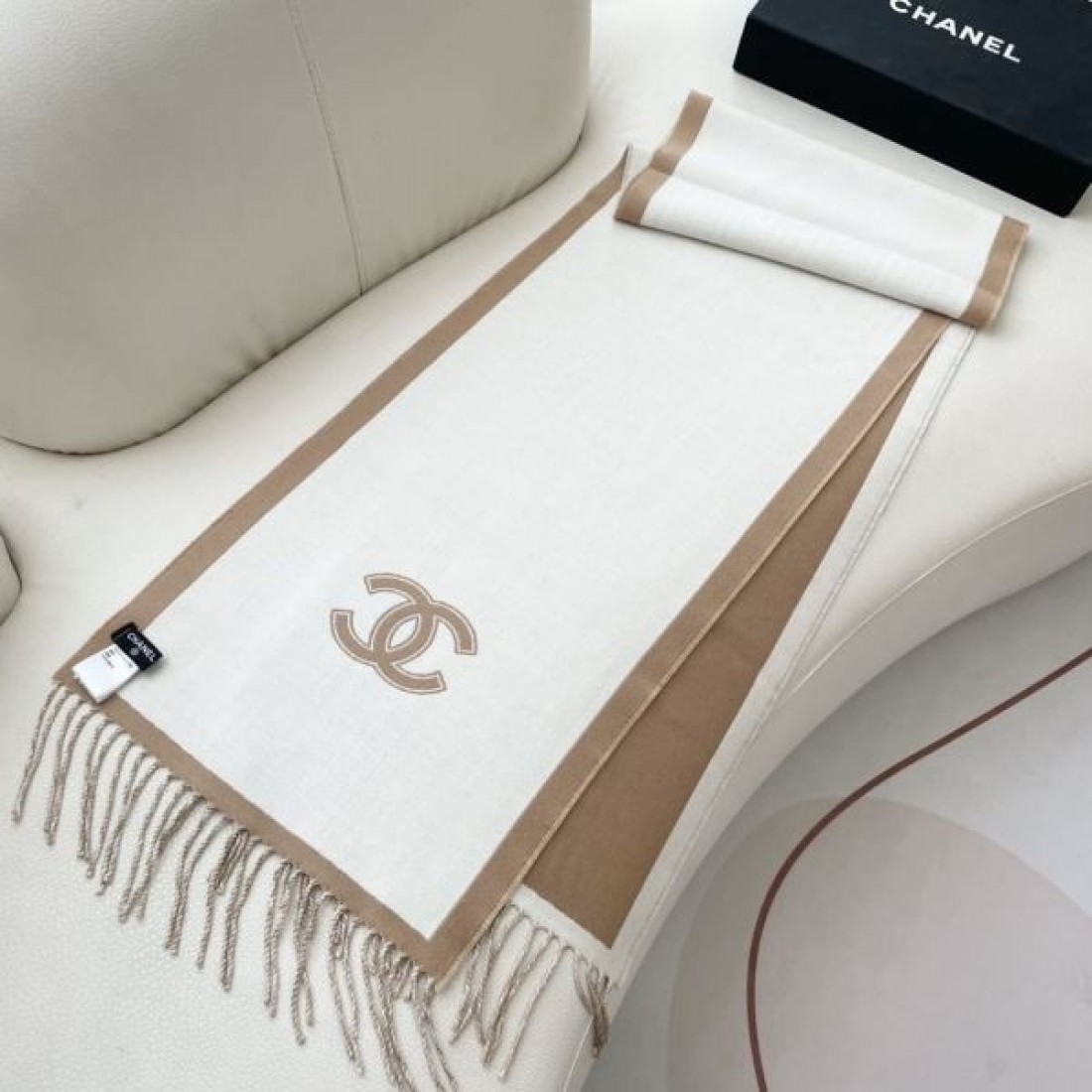 モノクロデザイン CHANEL シャネル コピー ストール グレー×ブラックカラー CCパターン 大判サイズ 秋冬スタイル向け