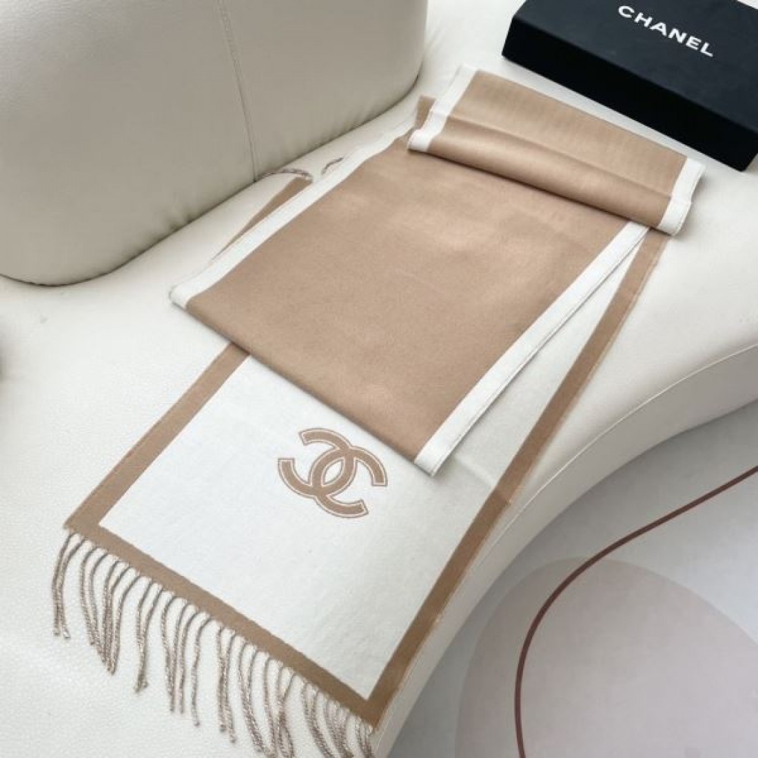 モノクロデザイン CHANEL シャネル コピー ストール グレー×ブラックカラー CCパターン 大判サイズ 秋冬スタイル向け