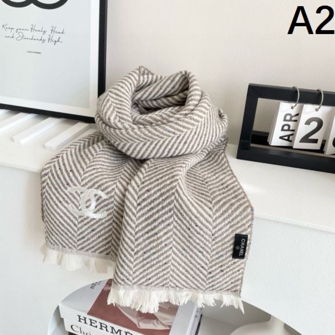 マフラー ヘリンボーン柄 ロゴ刺繍風 フリンジ付き CHANEL シャネル コピー 大判ストール風 モード感 首元映え