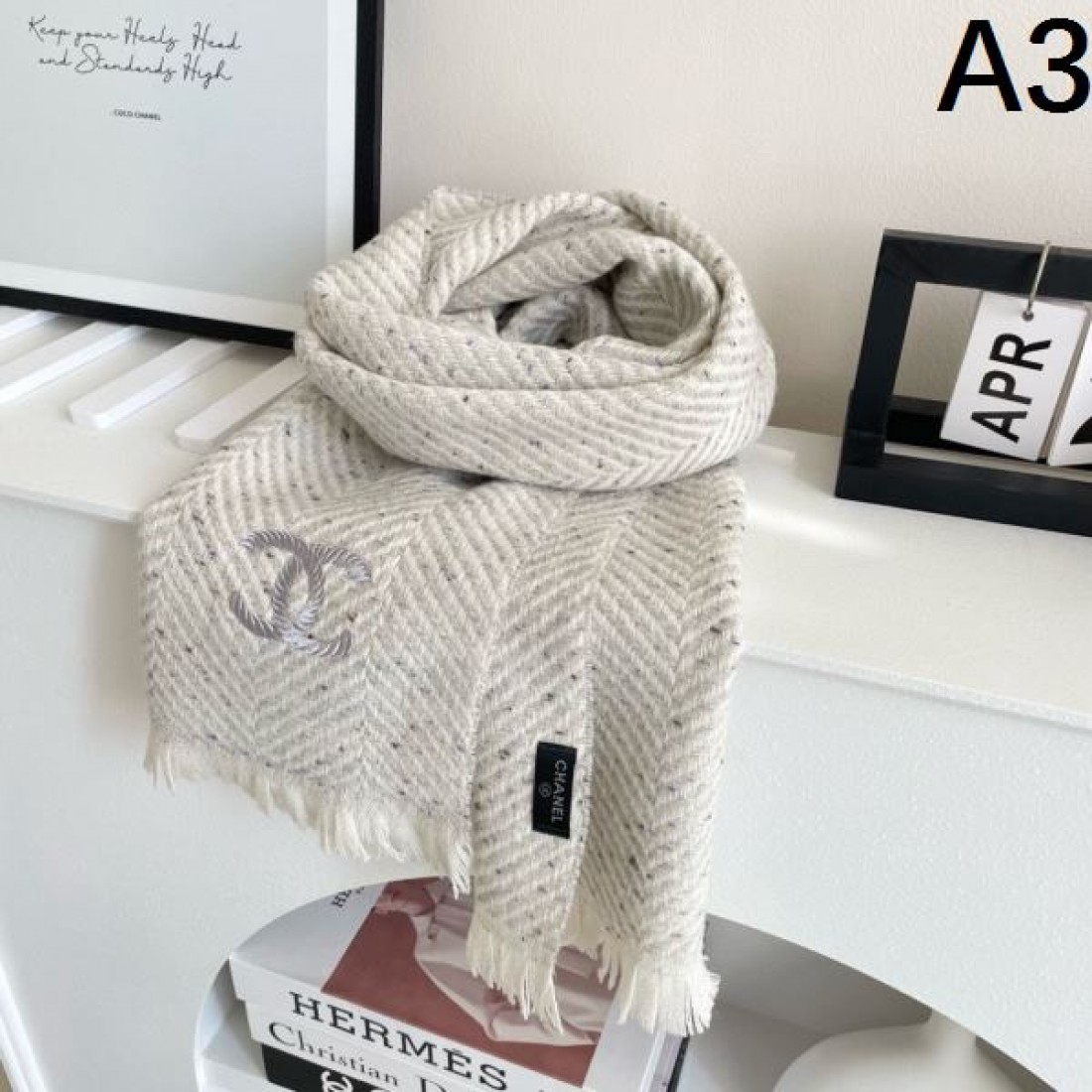 マフラー ヘリンボーン柄 ロゴ刺繍風 フリンジ付き CHANEL シャネル コピー 大判ストール風 モード感 首元映え