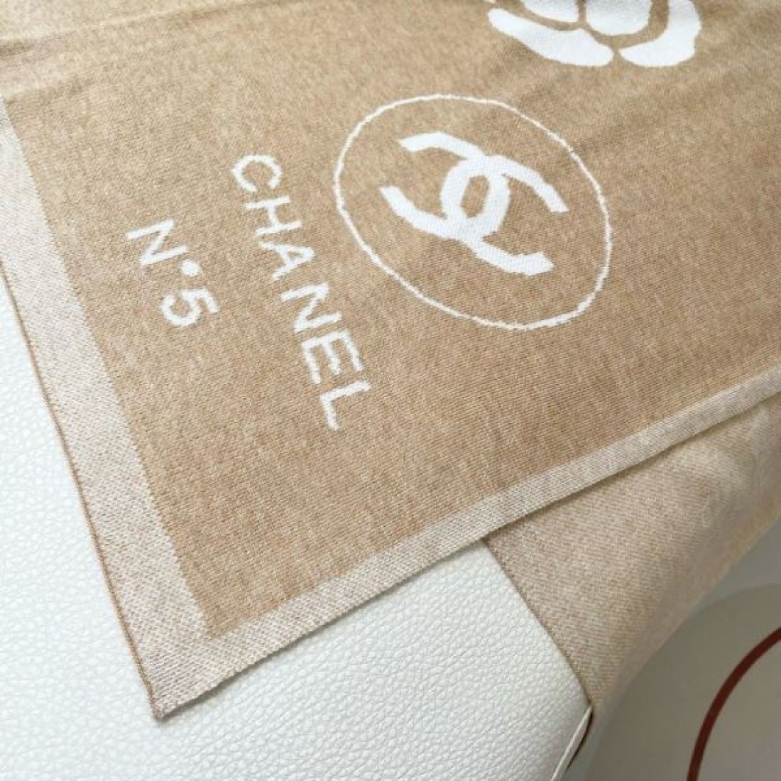 マフラー ロゴデザイン N°5モチーフ 大判ストール風 CHANEL シャネル コピー フリンジ付き モード感 首元主役