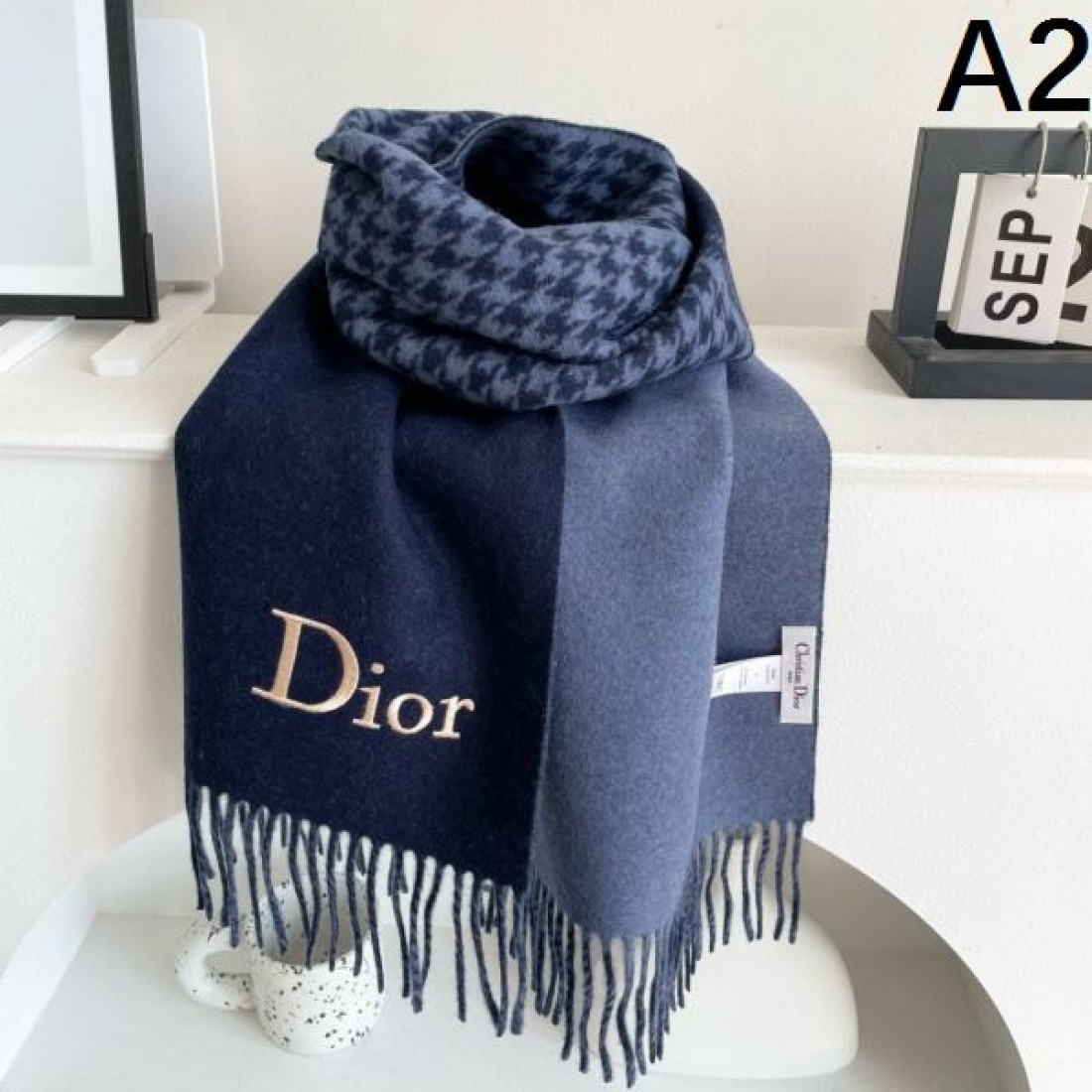 千鳥格子 Christian Dior クリスチャンディオール コピー マフラー ベージュカラー ロゴデザイン フリンジ仕様 柔らかな雰囲気演出