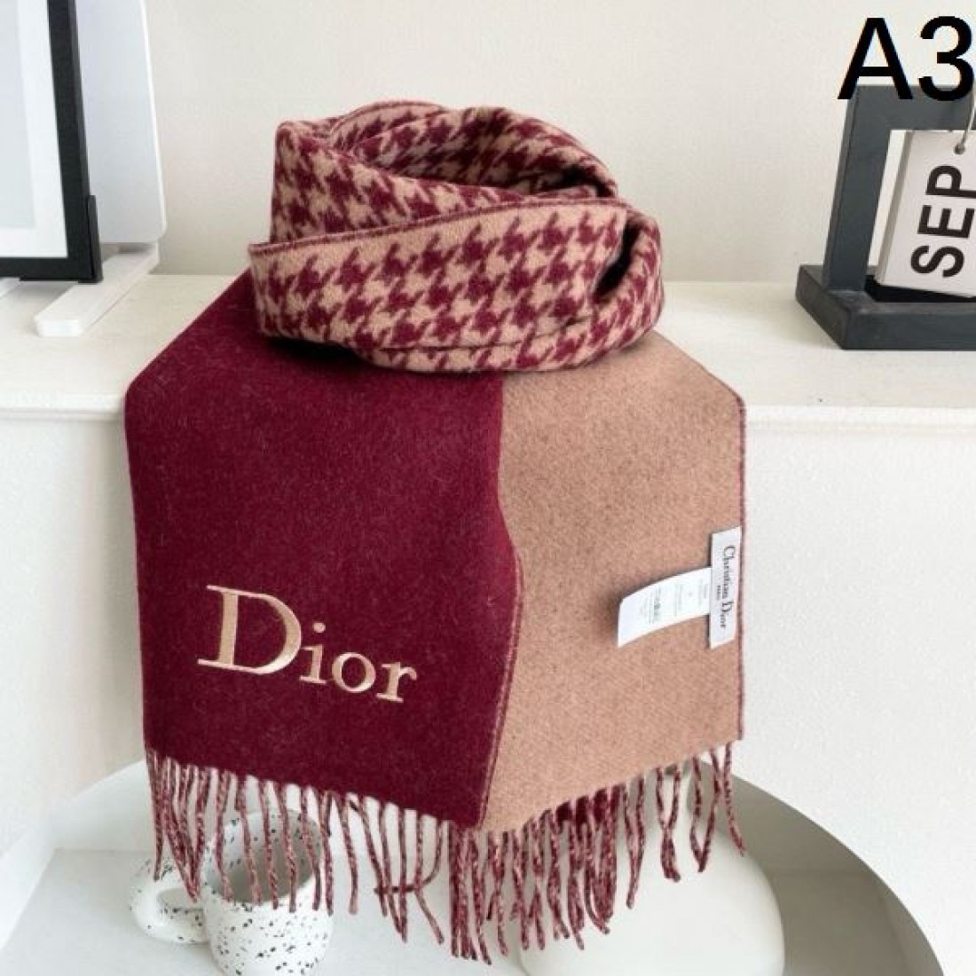 千鳥格子 Christian Dior クリスチャンディオール コピー マフラー ベージュカラー ロゴデザイン フリンジ仕様 柔らかな雰囲気演出
